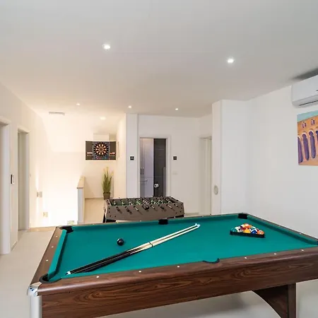 Npm بيت ضيافة