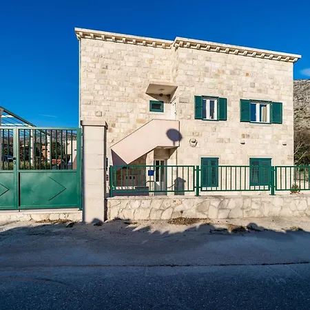 بيت ضيافة Npm Gromaca