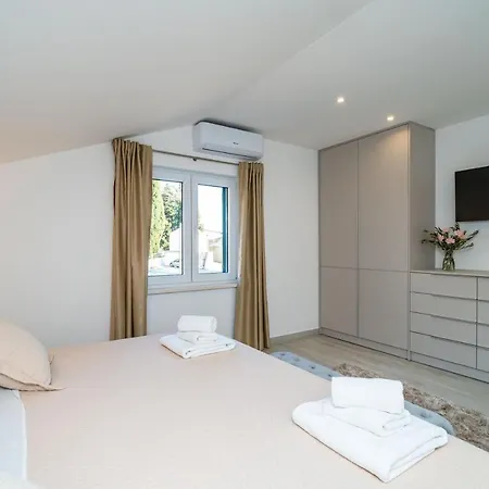 Npm בית הארחה Gromaca